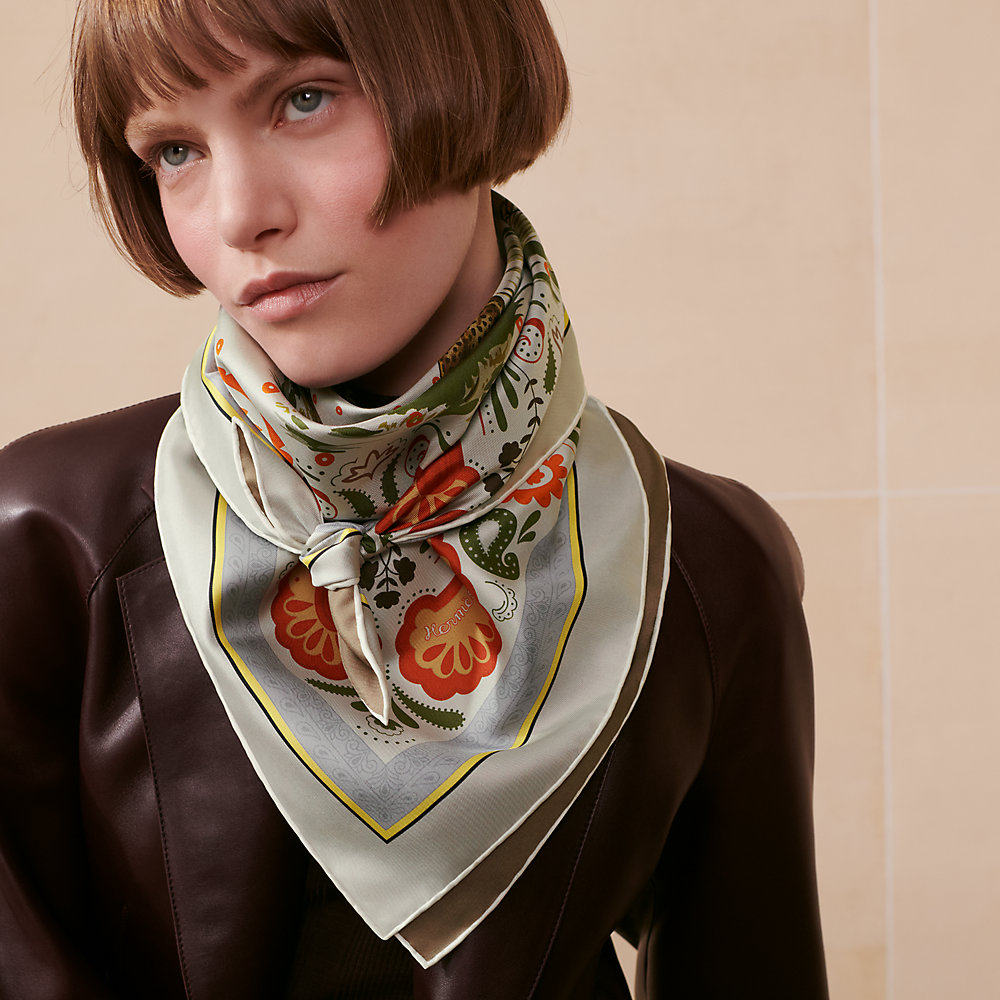 【HERMES】Guepards Bandana  ダブルフェイス スカーフ 90 Guepards Bandana double face scarf 90 | Hermès Canada